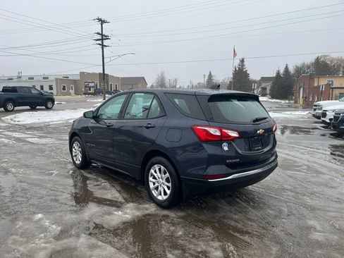 Used 2018 Chevrolet Equinox LS image 3