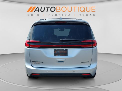 Used 2022 Chrysler Pacifica Limited w/ S Appearance Package FWD image 4