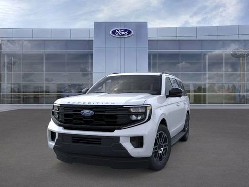 New 2025 Ford Expedition Active image 2