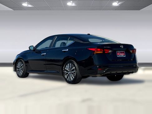 Used 2025 Nissan Altima 2.5 SV image 7