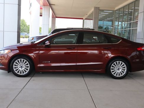 Used 2015 Ford Fusion SE FWD image 4