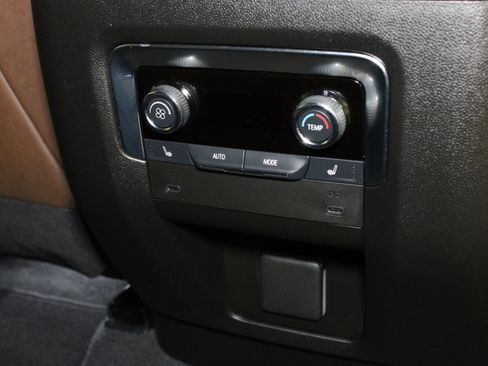 Used 2025 Chevrolet Suburban High Country AWD/4WD image 17
