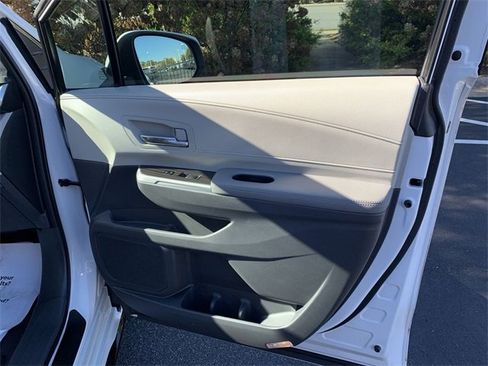 Certified 2023 Toyota Sienna Limited image 13