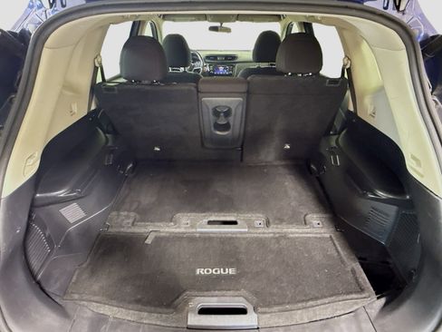 Used 2018 Nissan Rogue SV image 35