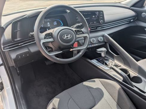 New 2026 Hyundai Elantra SE FWD image 13