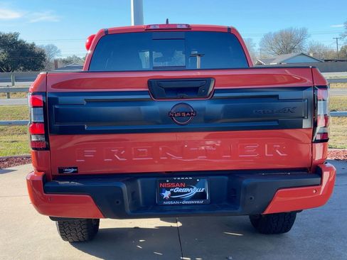 Used 2025 Nissan Frontier PRO-4X image 10