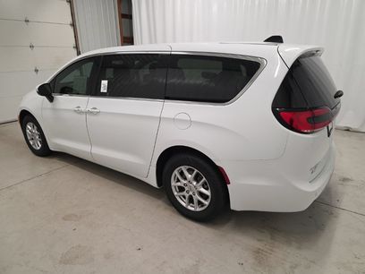 Used 2023 Chrysler Pacifica Touring-L