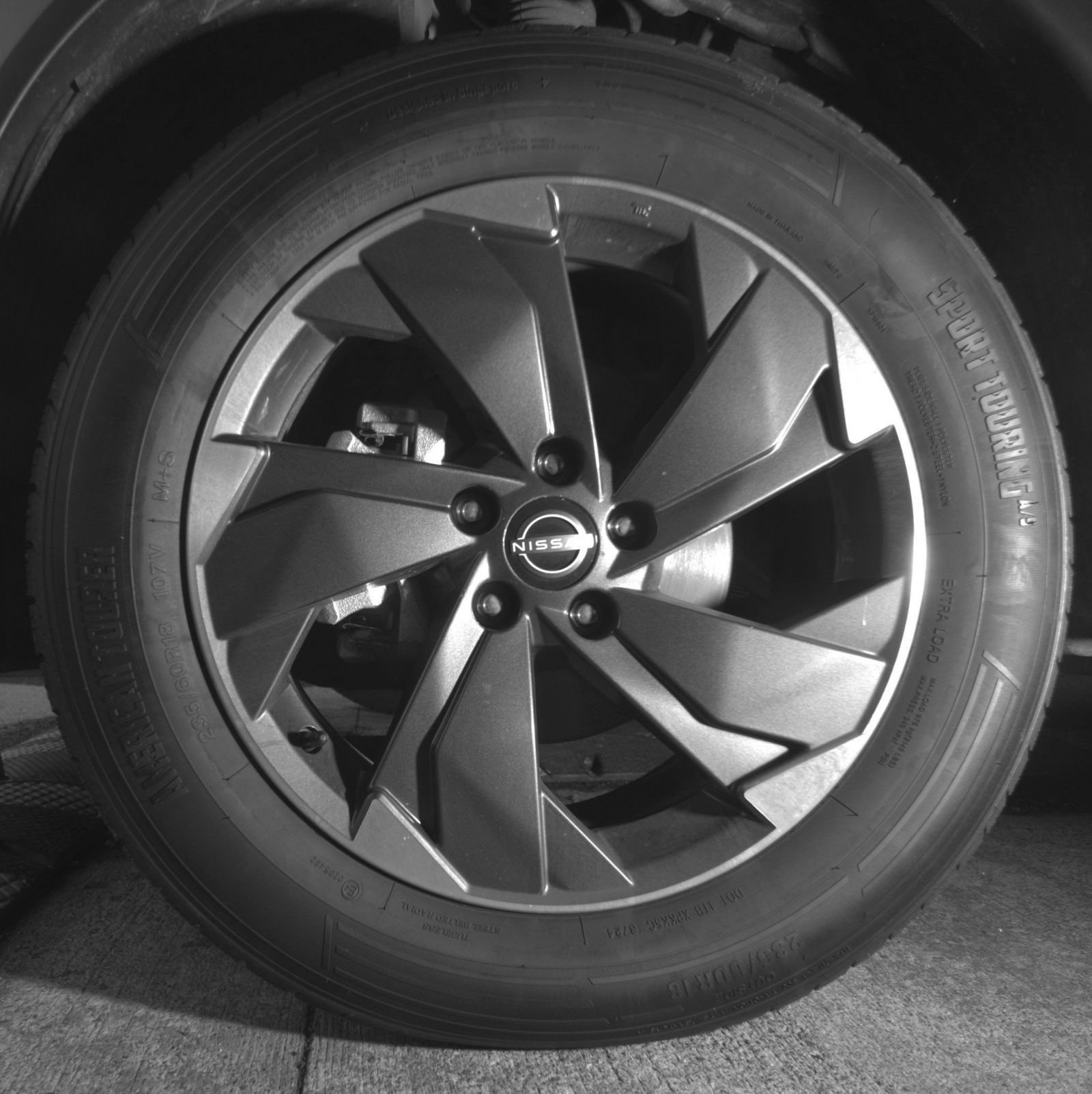 Used 2025 Nissan Rogue SV AWD/4WD image 13