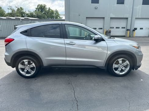 Used 2017 Honda HR-V EX image 2