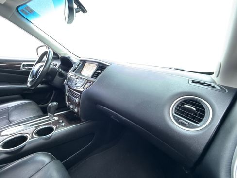Used 2016 Nissan Pathfinder Platinum w/ Family Entertainment Package image 16