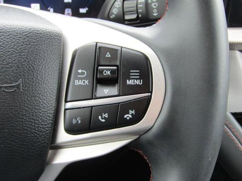 Used 2025 Ford Explorer Active image 23