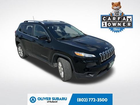 Used 2017 Jeep Cherokee Latitude w/ Cold Weather Group AWD/4WD image 1