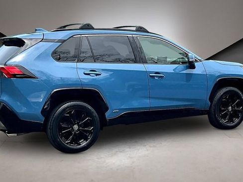 Used 2022 Toyota RAV4 SE w/ Convenience Package AWD/4WD image 3