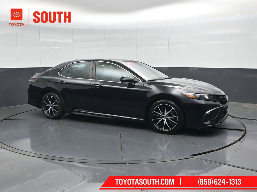 Used 2023 Toyota Camry SE w/ Convenience Package FWD image 1