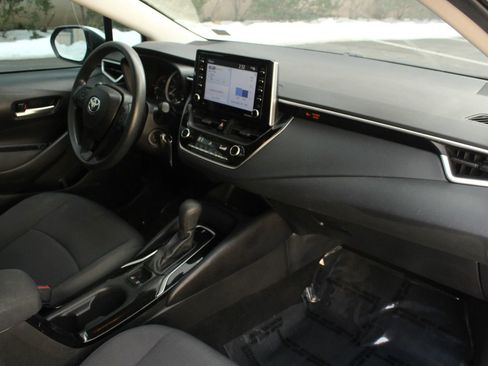 Used 2021 Toyota Corolla LE image 21