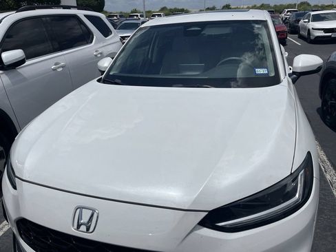 Used 2023 Honda HR-V EX-L image 2