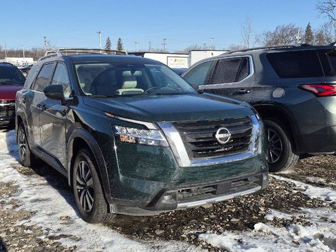 Used 2022 Nissan Pathfinder SL image 2