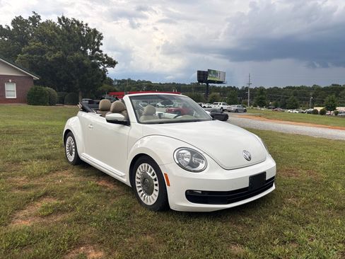 Used 2013 Volkswagen Beetle 2.5 50's Edition FWD image 3