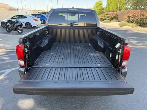 Used 2019 Toyota Tacoma TRD Sport AWD/4WD image 33