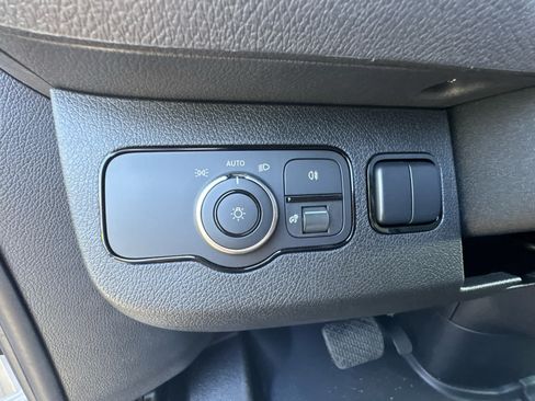 Used 2025 Mercedes-Benz Sprinter 2500 image 18