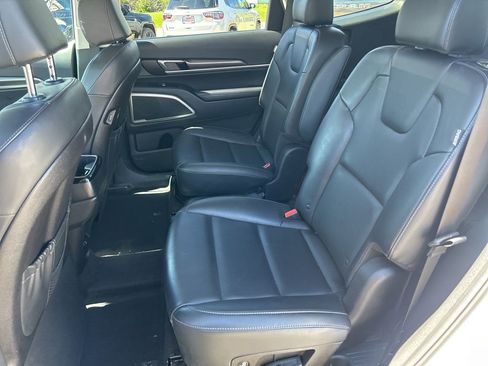 Used 2025 Kia Telluride S image 13