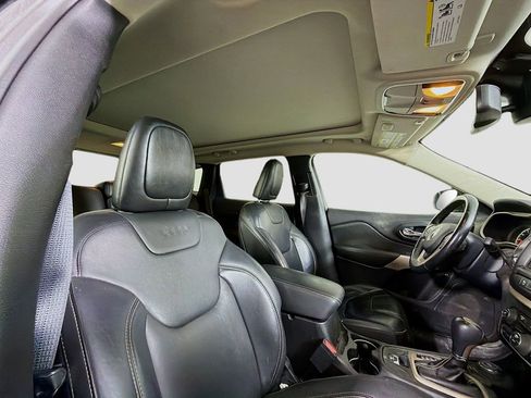 Used 2018 Jeep Cherokee Limited AWD/4WD image 22