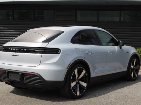 Used 2024 Porsche Macan 4 Electric image 7