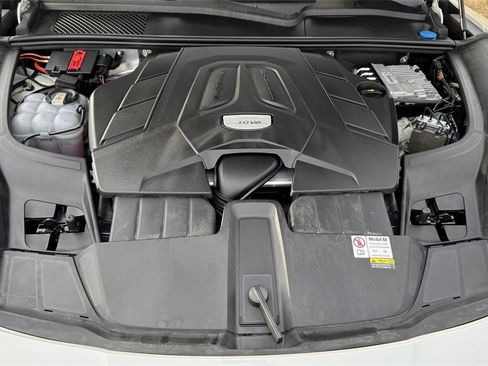 Used 2023 Porsche Cayenne Platinum Edition image 11