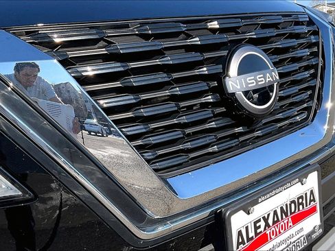 Used 2023 Nissan Rogue SV image 28