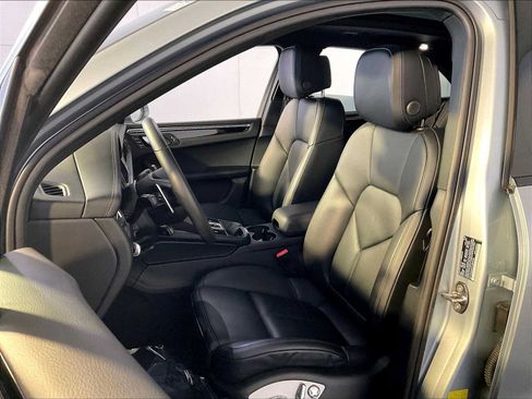 Certified 2026 Porsche Macan AWD/4WD image 5