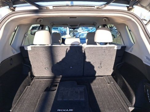 Used 2022 Nissan Rogue SV image 12