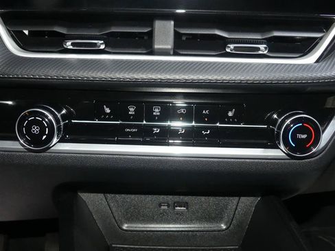 Used 2026 Chevrolet Equinox LT FWD image 35