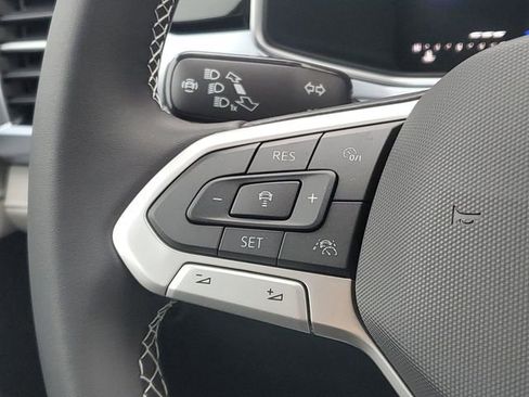 New 2026 Volkswagen Taos SE image 15