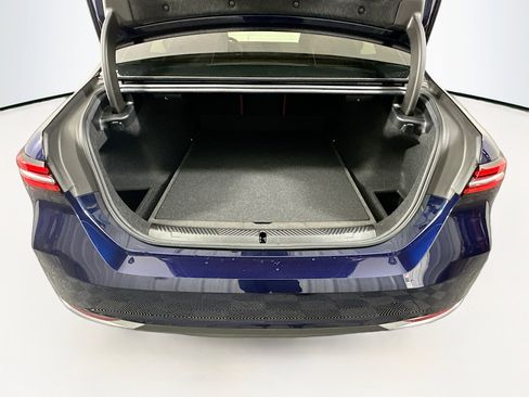 Used 2024 BMW 530i w/ Premium Package image 31