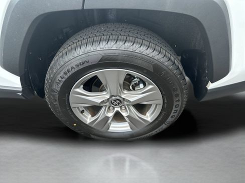 Used 2025 Toyota RAV4 XLE FWD image 31