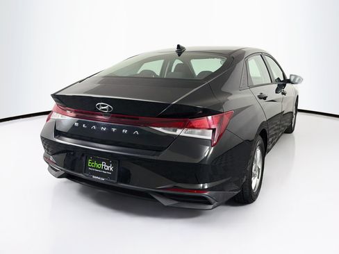 Used 2021 Hyundai Elantra SE FWD image 9