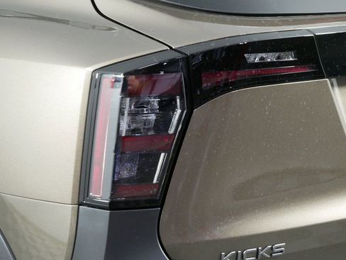 New 2026 Nissan Kicks SR w/ SR Premium Package AWD/4WD image 14