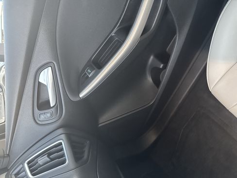 Used 2018 Ford Focus Titanium w/ Titanium Technology Package FWD image 19