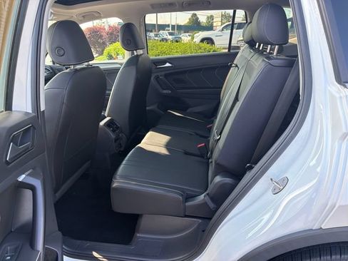 Certified 2023 Volkswagen Tiguan SE w/ Panoramic Sunroof Package FWD image 29