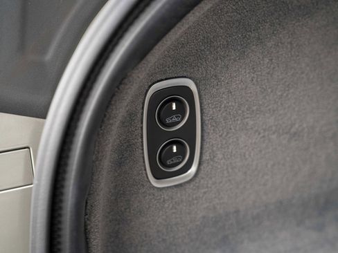 Used 2021 Aston Martin DBX image 36