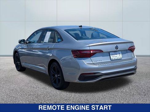 Used 2023 Volkswagen Jetta SE w/ Panoramic Sunroof Package FWD image 3