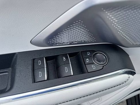 Used 2025 GMC Acadia Denali w/ Super Cruise Package FWD image 18