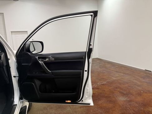 Used 2023 Lexus GX 460 image 59