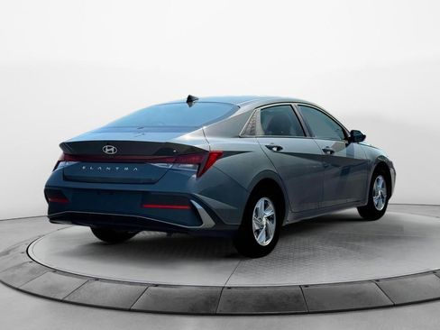 New 2025 Hyundai Elantra SE image 7