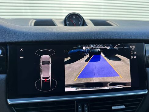 Used 2022 Porsche Cayenne Platinum Edition image 31