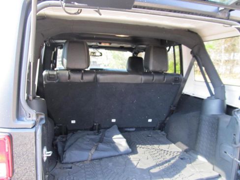 Used 2016 Jeep Wrangler Unlimited Rubicon w/ Connectivity Group image 41