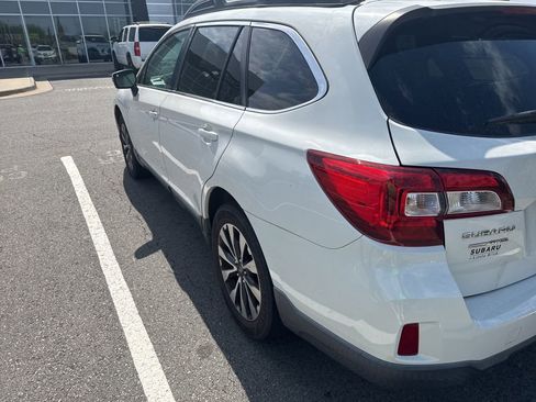 Used 2016 Subaru Outback 2.5i Limited AWD/4WD image 5