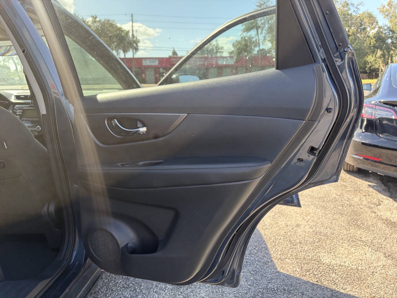 Used 2016 Nissan Rogue SV AWD/4WD image 17