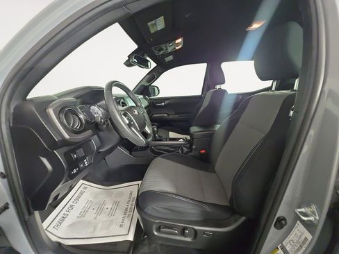 Used 2021 Toyota Tacoma TRD Off-Road image 9