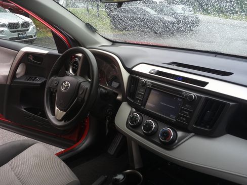 Used 2015 Toyota RAV4 LE AWD/4WD image 14